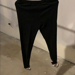 Burberry leggings in black.